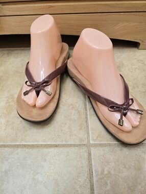 Vionic Bella Toe Post Purple  Flip Flop Sandal In Port Women's Size 7